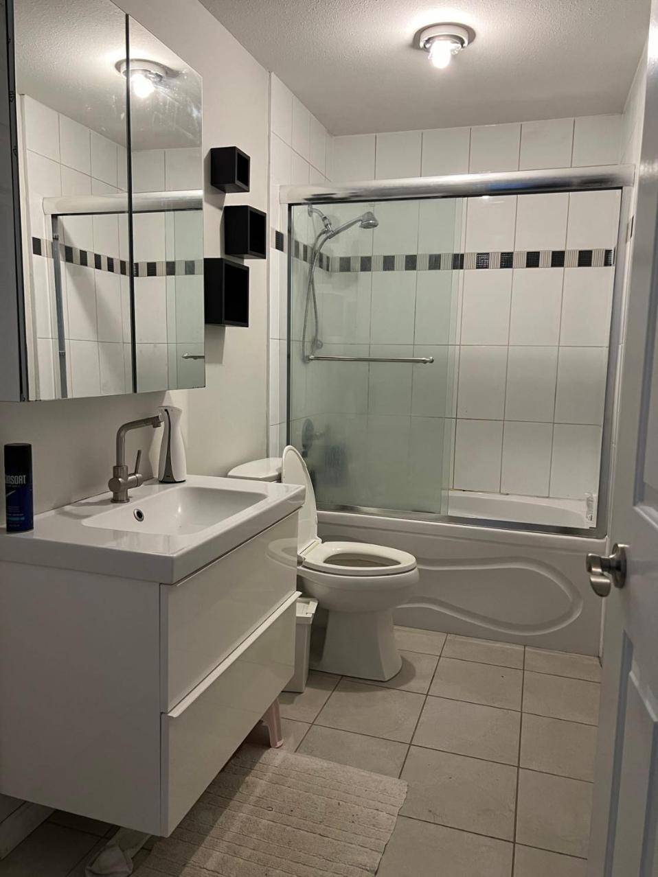 Airport Cozy Room 舒适小屋 Vancouver, Richmond,Near Yvr المظهر الخارجي الصورة
